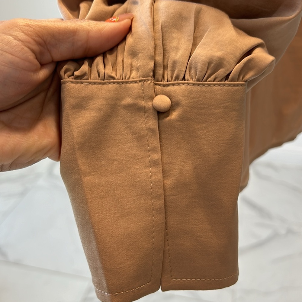 New banana republic blouse - Picture 3 of 4